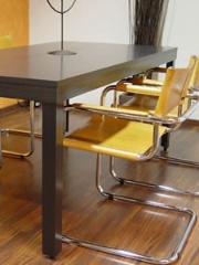 Designer-Tisch mit Roheisen - Unterbau